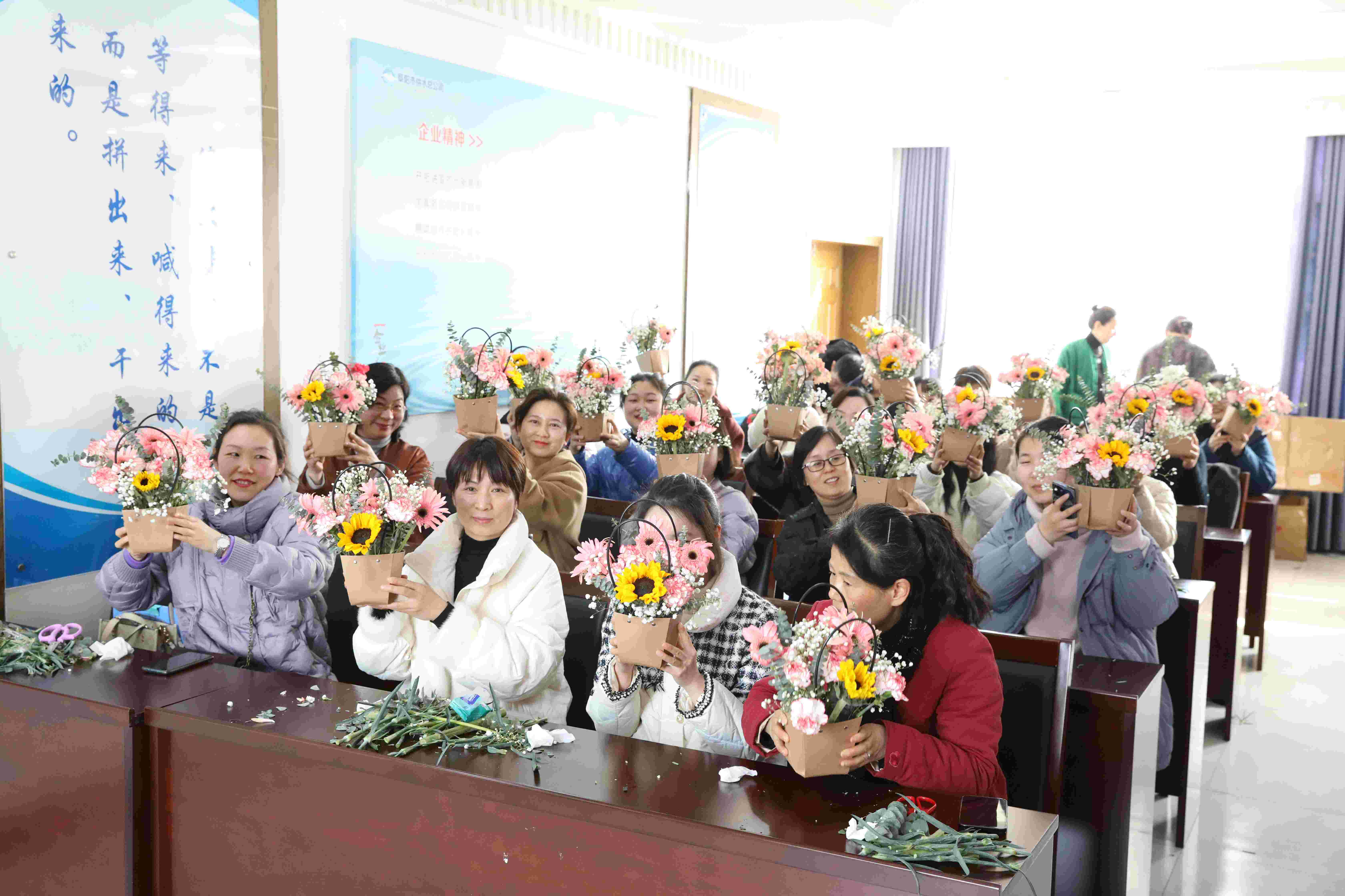 “心有繁花 一路芳華”—— 阜陽市供水有限公司“三八”節(jié)主題插花活動圓滿舉辦